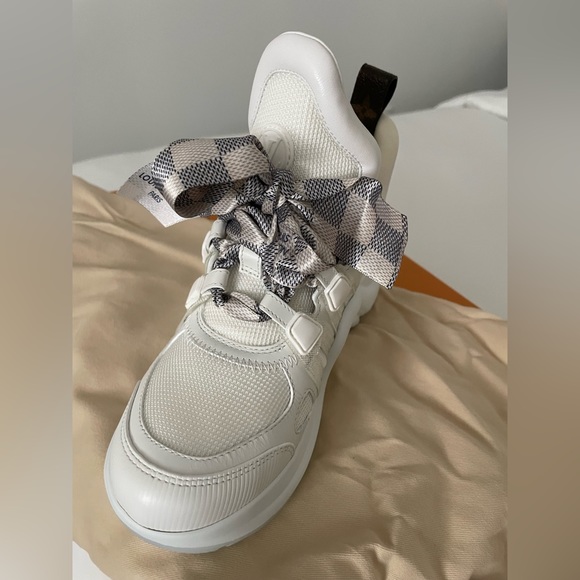 LOUIS VUITTON Women sneakers size 35 (size 5) BRAND NEW ORIGINAL PACKAGING - Picture 2 of 10
